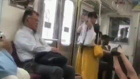 爆料流浪女衣服视频大全,衣物背后的感人故事